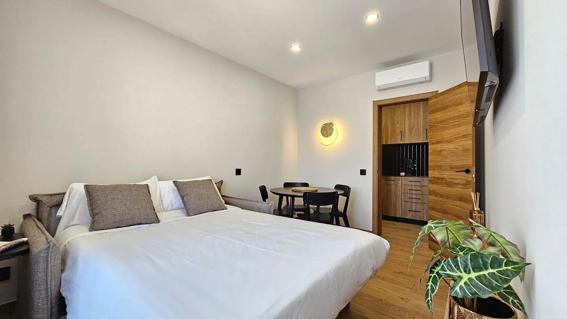 Hostal Lagom Apartments New, 5 Min Walk From The Sea Lloret de Mar