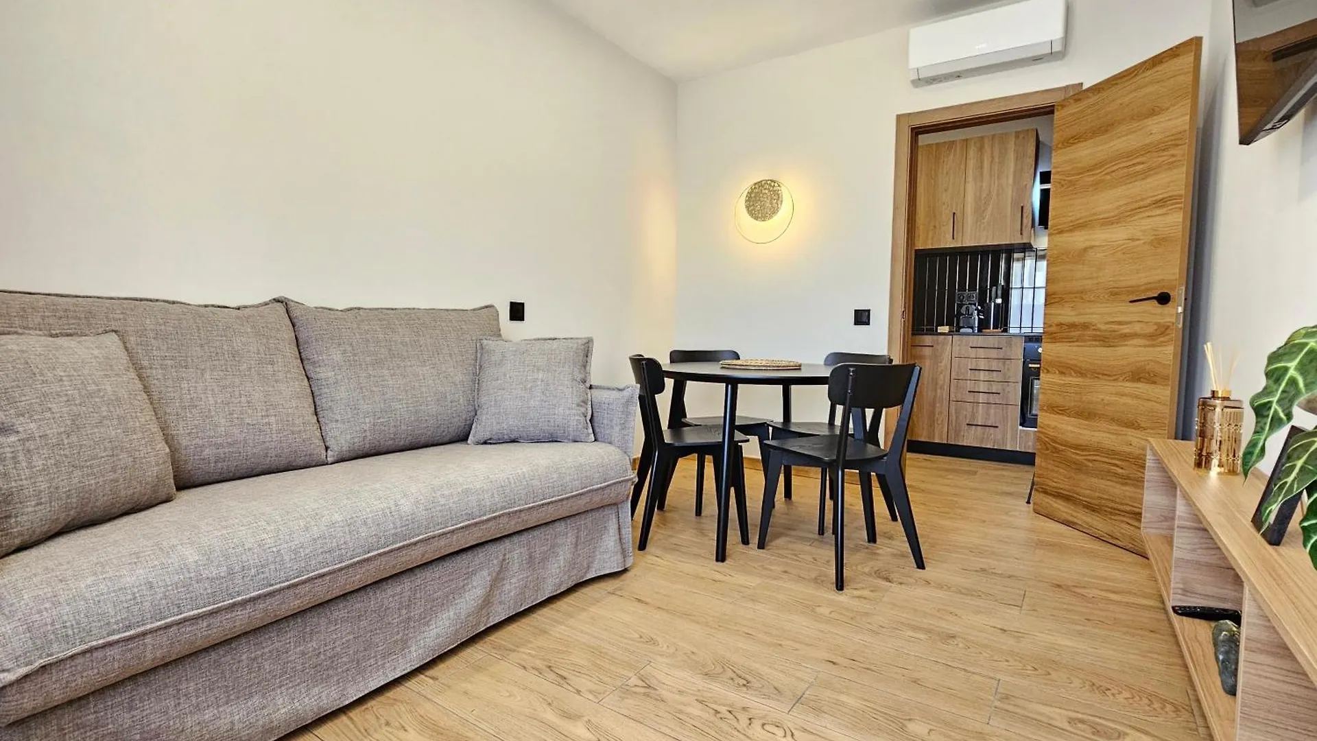 Lagom Apartments New, 5 Min Walk From The Sea 滨海略雷特 0*,