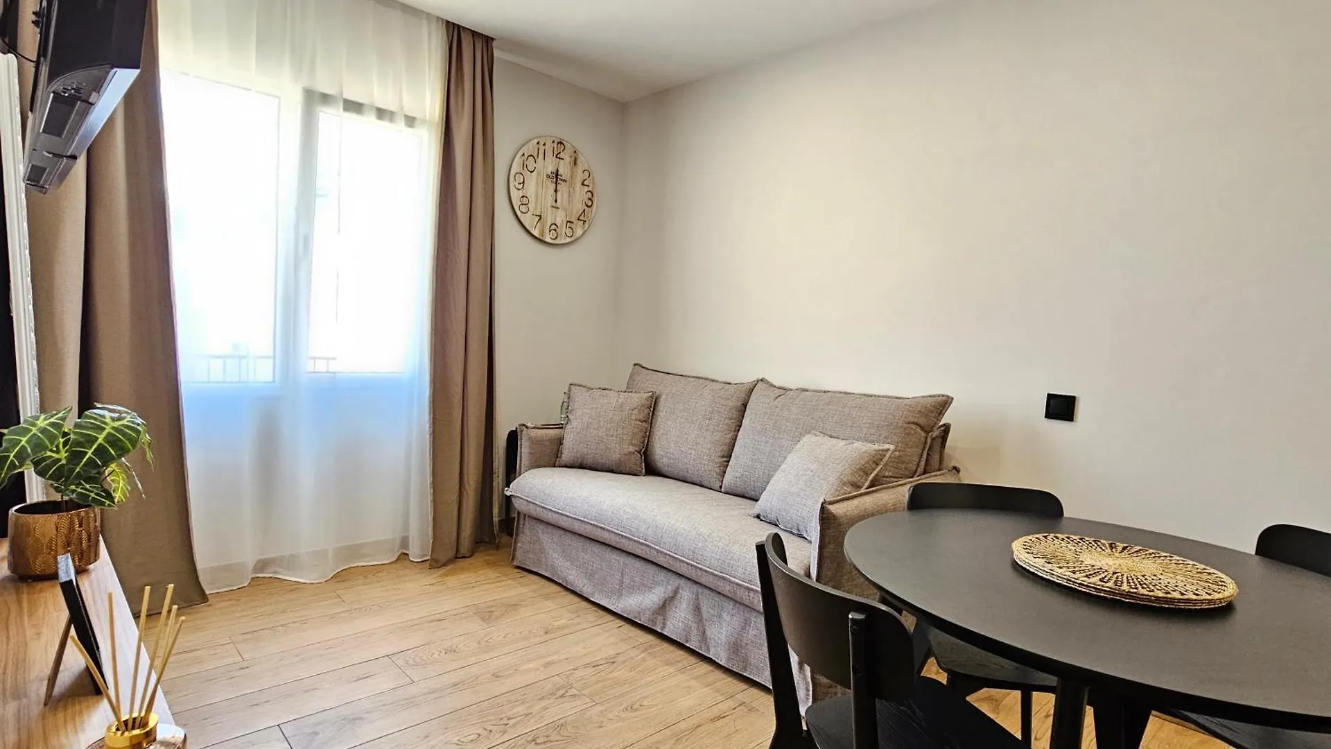 Lagom Apartments New, 5 Min Walk From The Sea 滨海略雷特 旅馆